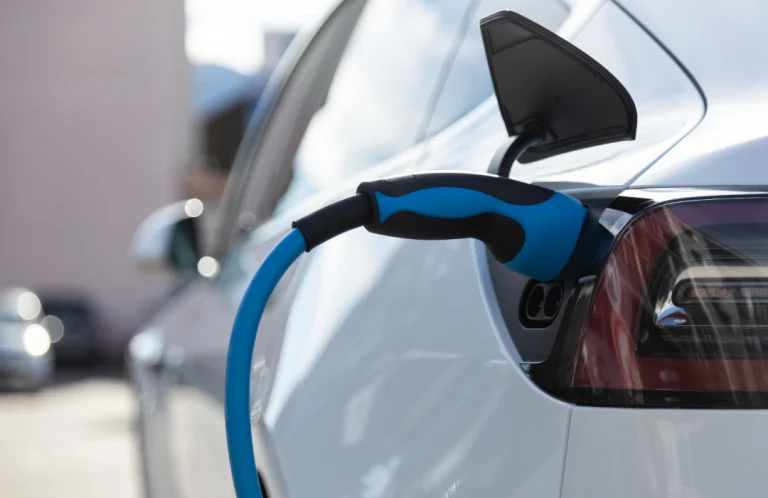 Read more about the article Who pays for electric car charging stations?